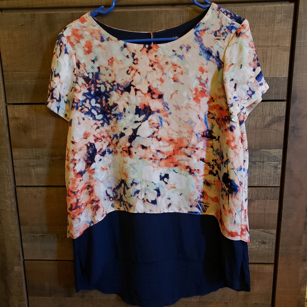 Blouse with abstract pattern size M